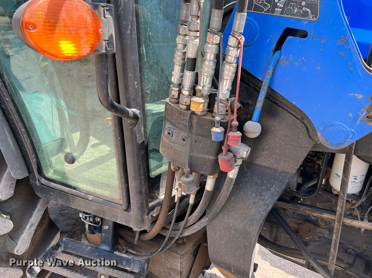 image for item DQ2138 2012 New Holland TD5050  MFWD tractor