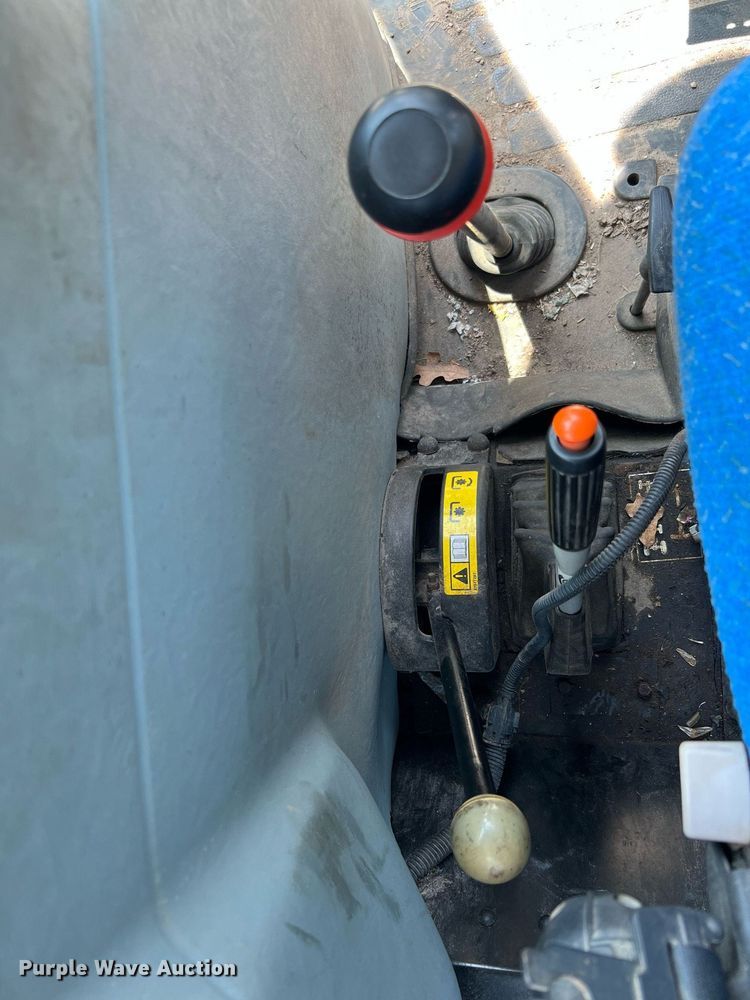 image for item DQ2138 2012 New Holland TD5050  MFWD tractor