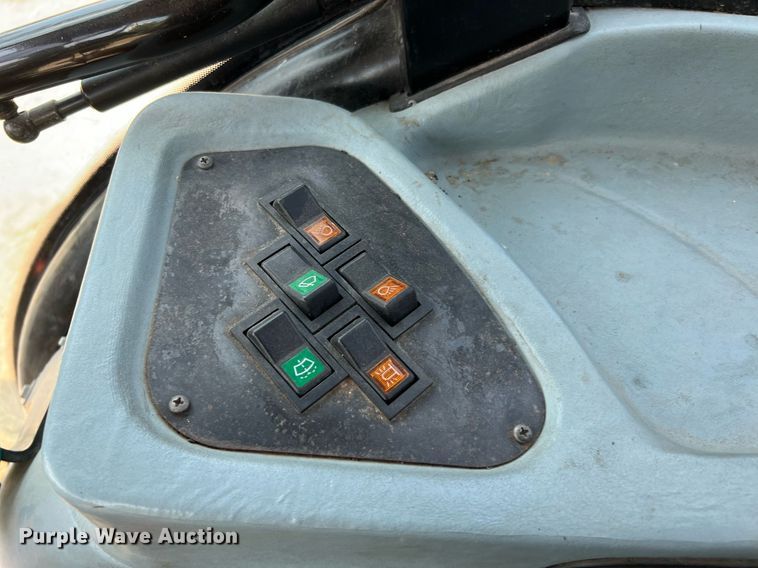 image for item DQ2138 2012 New Holland TD5050  MFWD tractor