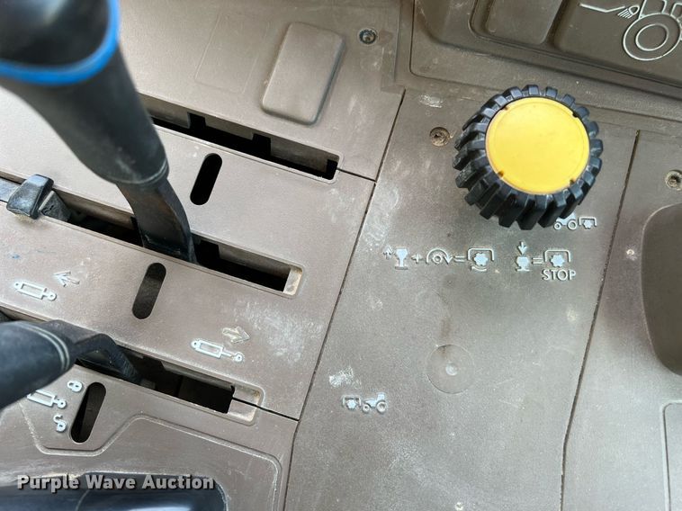 image for item DQ2139 2009 John Deere 6430  tractor