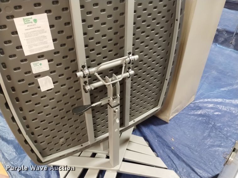 image for item EO9904 (34) plastic tables