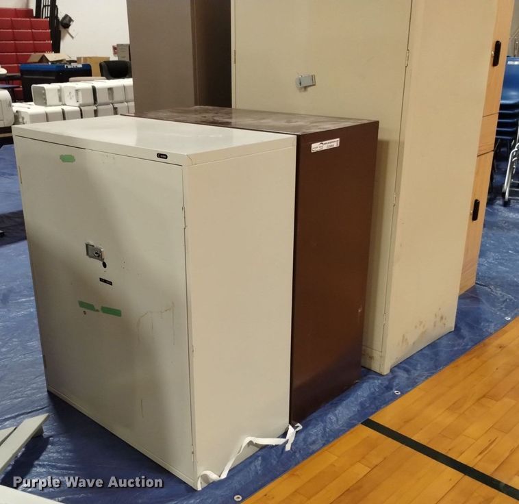 image for item EO9905 (5) metal cabinets