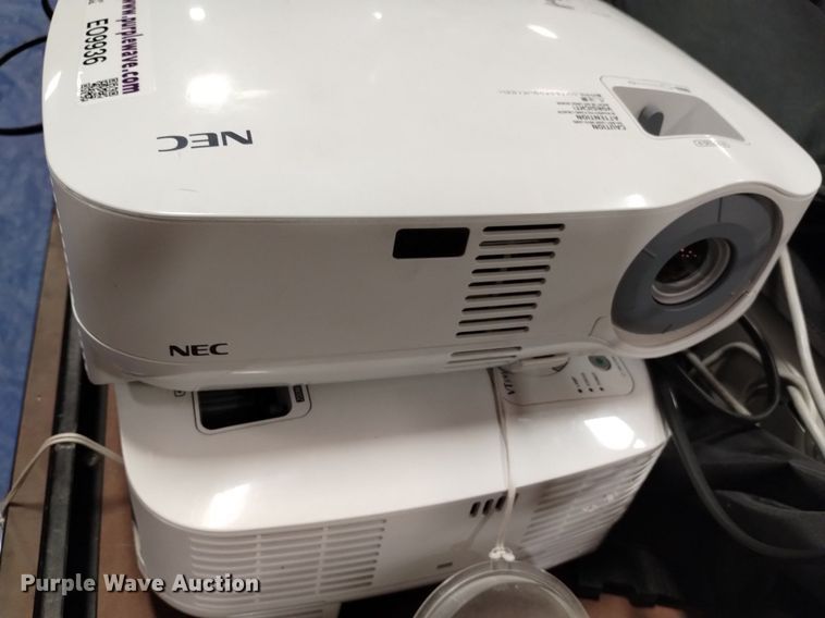image for item EO9936 (6) 2008 NEC VT595 projectors