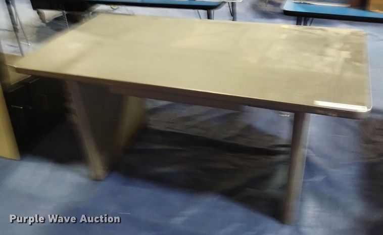 image for item EO9952 (6) desks