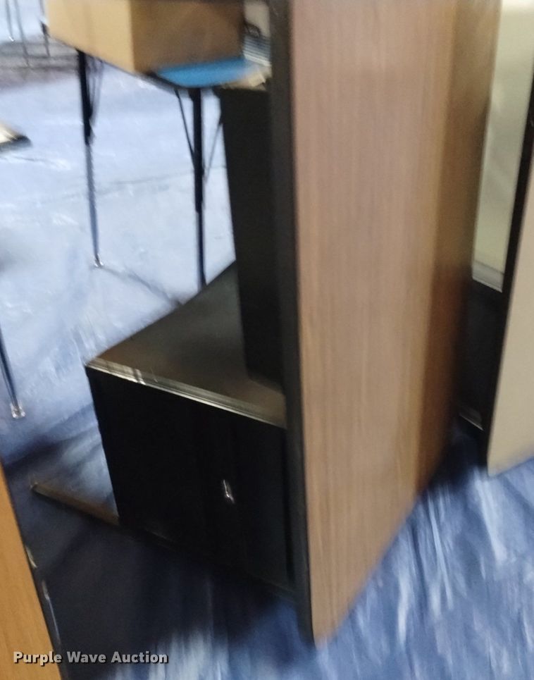 image for item EO9952 (6) desks