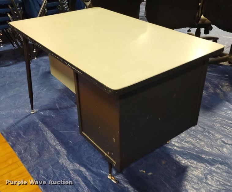 image for item EO9952 (6) desks