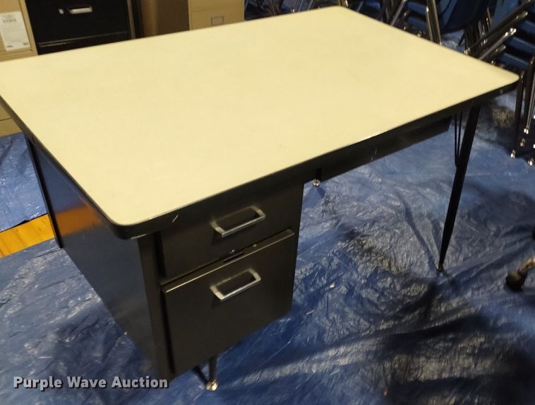 image for item EO9952 (6) desks