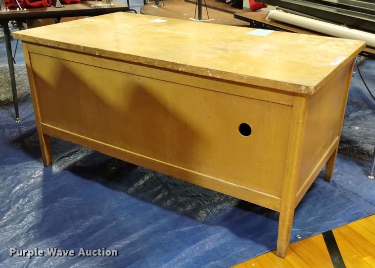 image for item EO9953 (5) desks