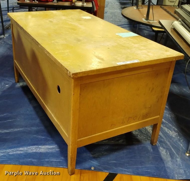 image for item EO9953 (5) desks