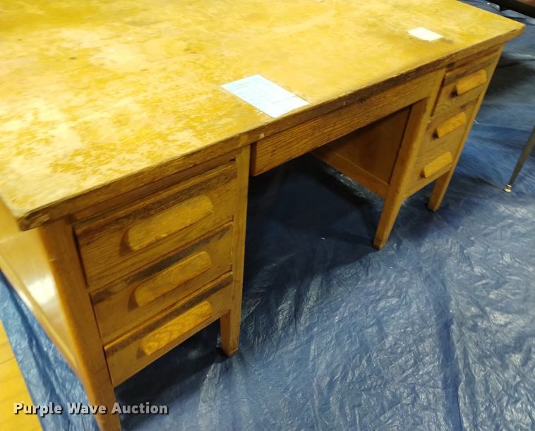 image for item EO9953 (5) desks