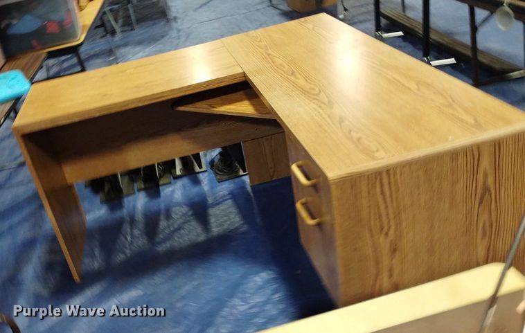 image for item EO9953 (5) desks