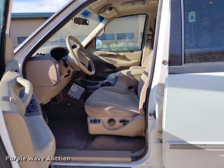 image for item EO9954 1999 Ford Expedition  SUV