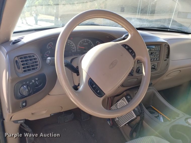 image for item EO9954 1999 Ford Expedition  SUV