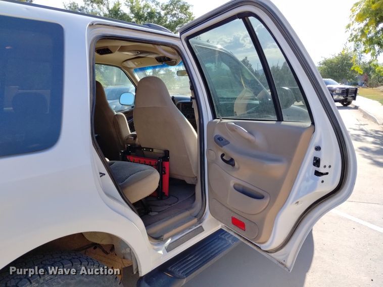 image for item EO9954 1999 Ford Expedition  SUV