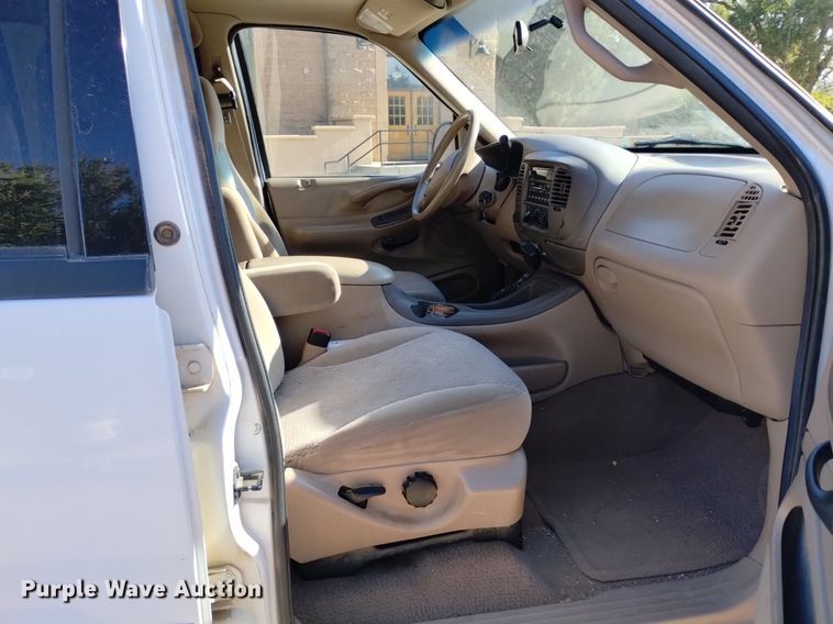 image for item EO9954 1999 Ford Expedition  SUV