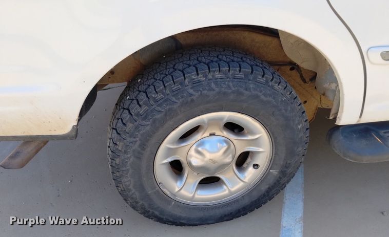 image for item EO9954 1999 Ford Expedition  SUV
