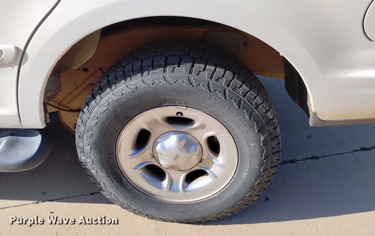 image for item EO9954 1999 Ford Expedition  SUV