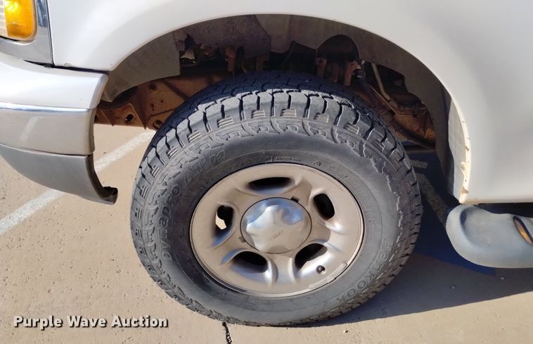 image for item EO9954 1999 Ford Expedition  SUV