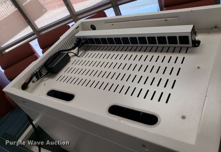 image for item IP9410 (6) charging stations