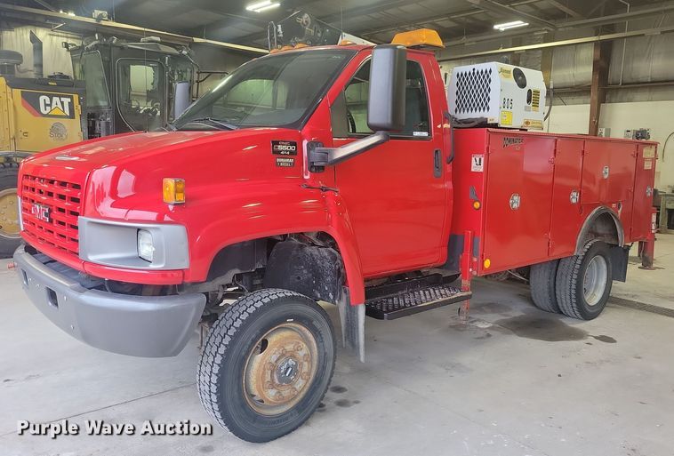 image for item IQ9805 2005 GMC C5500  utility / service truck