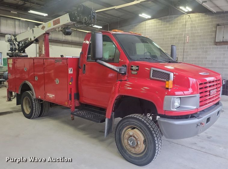 image for item IQ9805 2005 GMC C5500  utility / service truck