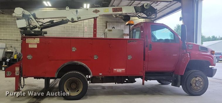 image for item IQ9805 2005 GMC C5500  utility / service truck