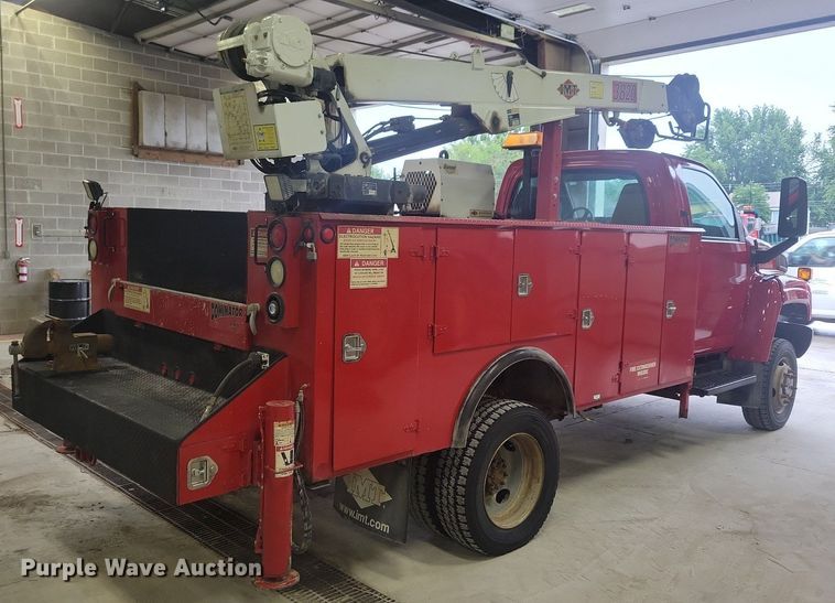 image for item IQ9805 2005 GMC C5500  utility / service truck