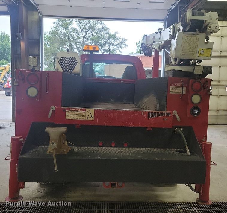 image for item IQ9805 2005 GMC C5500  utility / service truck