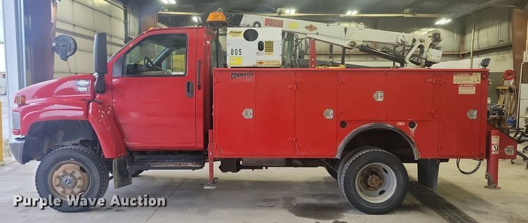 image for item IQ9805 2005 GMC C5500  utility / service truck