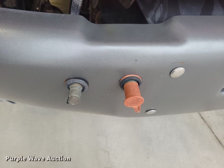 image for item IQ9805 2005 GMC C5500  utility / service truck