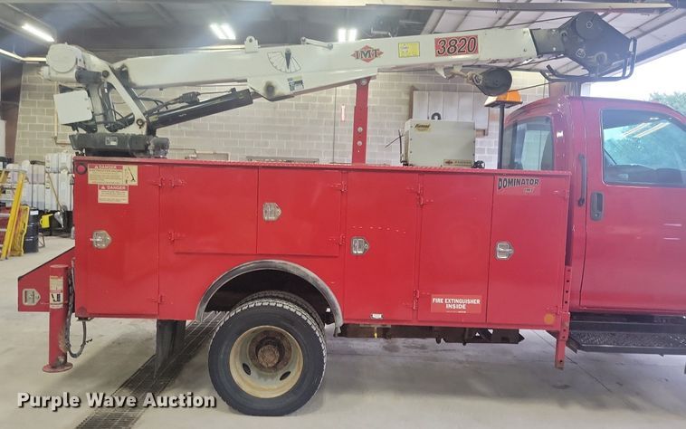 image for item IQ9805 2005 GMC C5500  utility / service truck