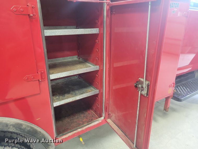 image for item IQ9805 2005 GMC C5500  utility / service truck