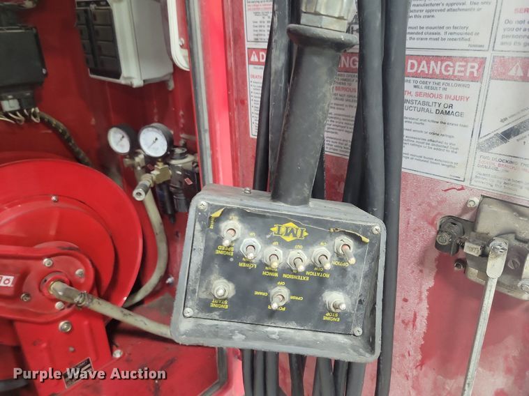 image for item IQ9805 2005 GMC C5500  utility / service truck