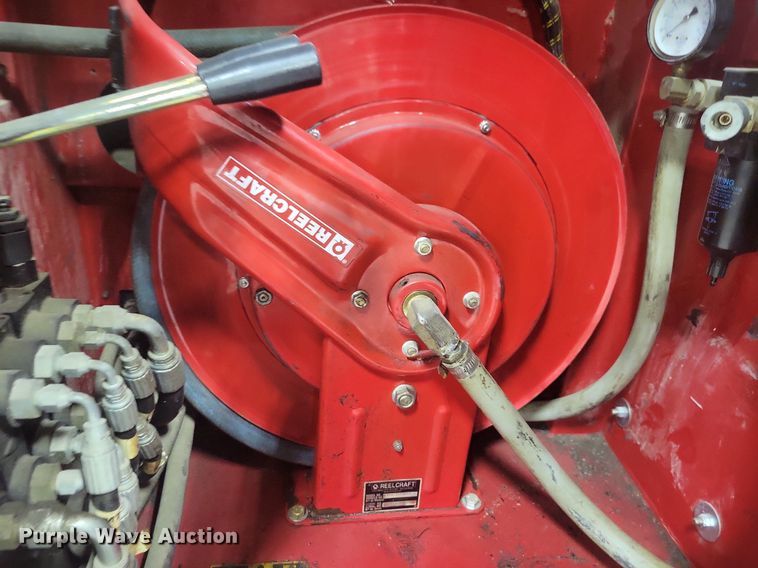 image for item IQ9805 2005 GMC C5500  utility / service truck