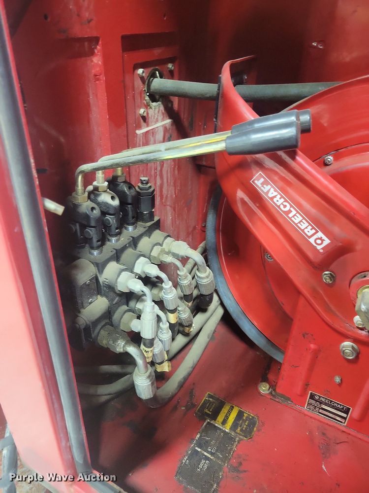 image for item IQ9805 2005 GMC C5500  utility / service truck