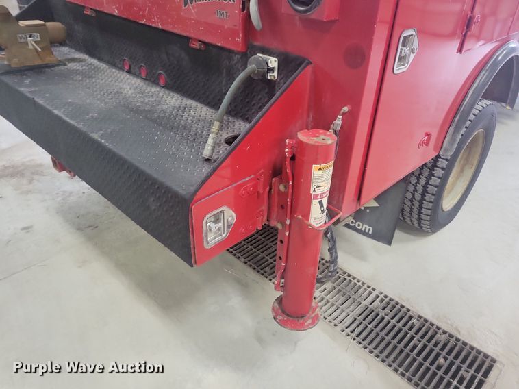 image for item IQ9805 2005 GMC C5500  utility / service truck