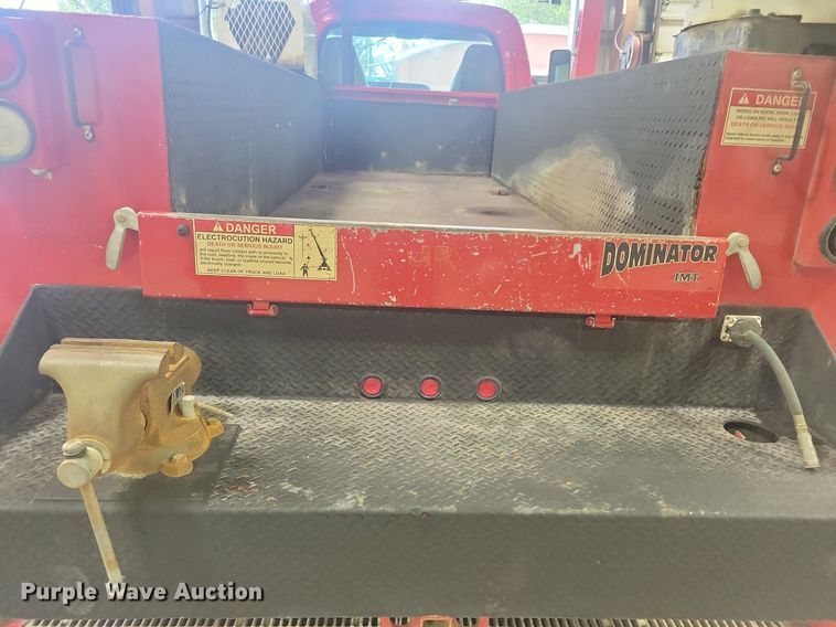 image for item IQ9805 2005 GMC C5500  utility / service truck