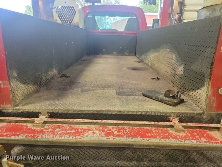 image for item IQ9805 2005 GMC C5500  utility / service truck