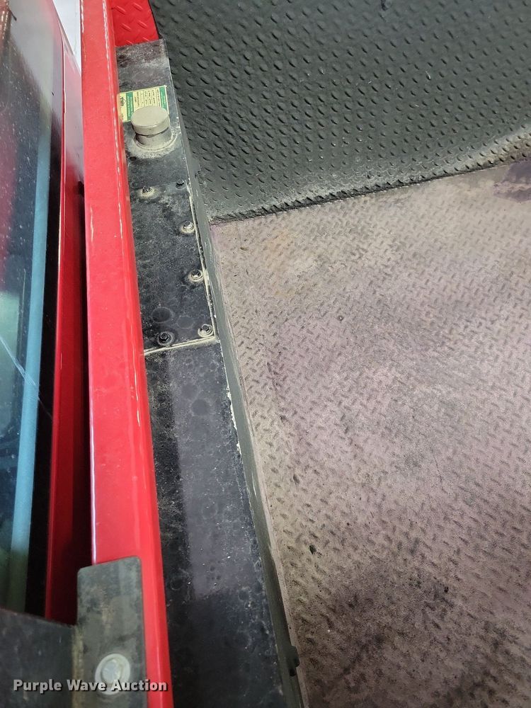 image for item IQ9805 2005 GMC C5500  utility / service truck