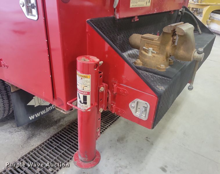 image for item IQ9805 2005 GMC C5500  utility / service truck