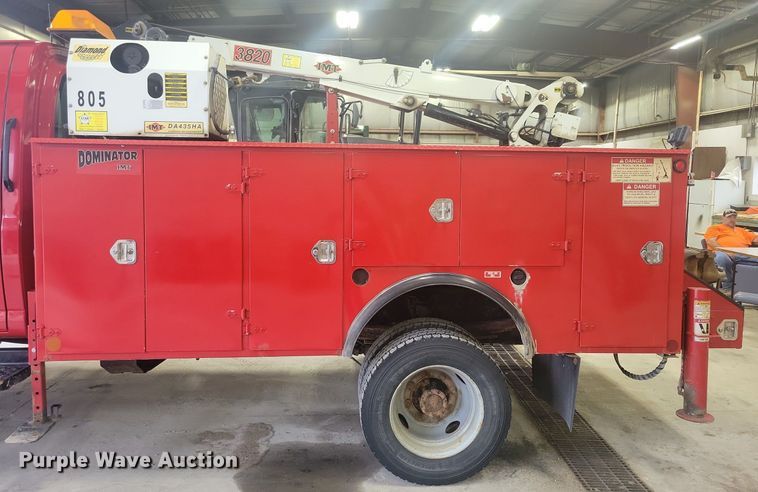 image for item IQ9805 2005 GMC C5500  utility / service truck