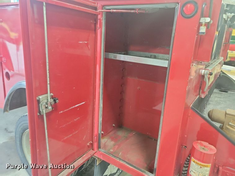 image for item IQ9805 2005 GMC C5500  utility / service truck