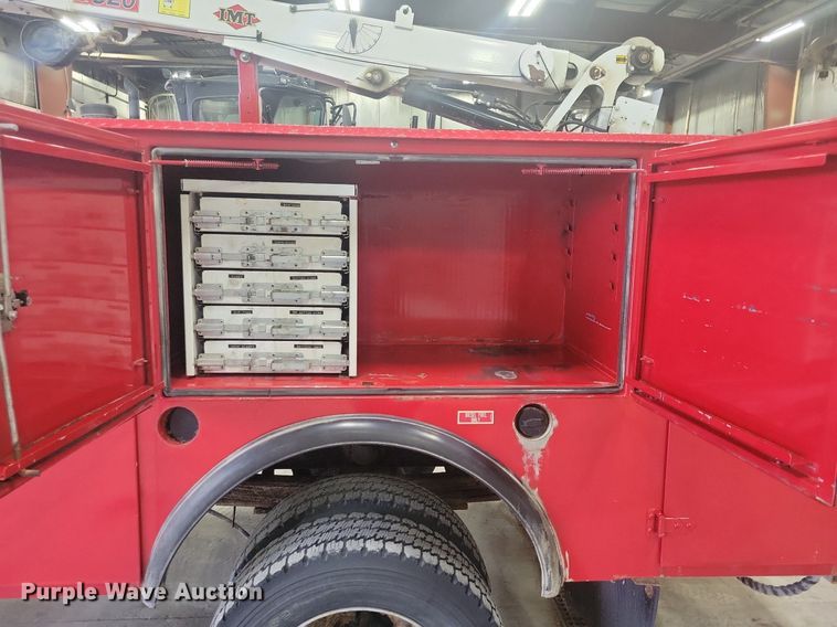 image for item IQ9805 2005 GMC C5500  utility / service truck