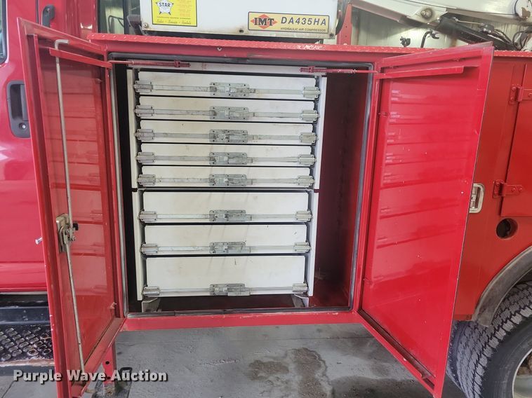 image for item IQ9805 2005 GMC C5500  utility / service truck