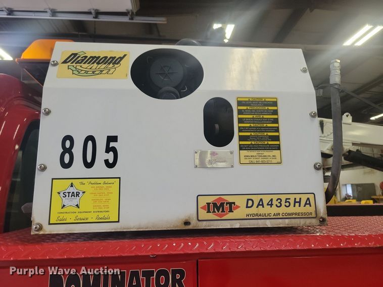 image for item IQ9805 2005 GMC C5500  utility / service truck