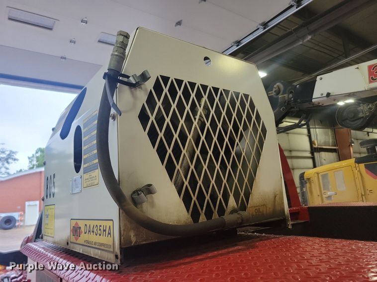 image for item IQ9805 2005 GMC C5500  utility / service truck