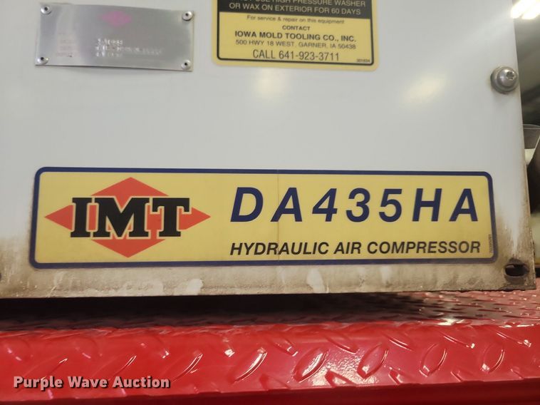 image for item IQ9805 2005 GMC C5500  utility / service truck