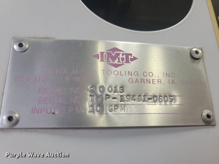 image for item IQ9805 2005 GMC C5500  utility / service truck