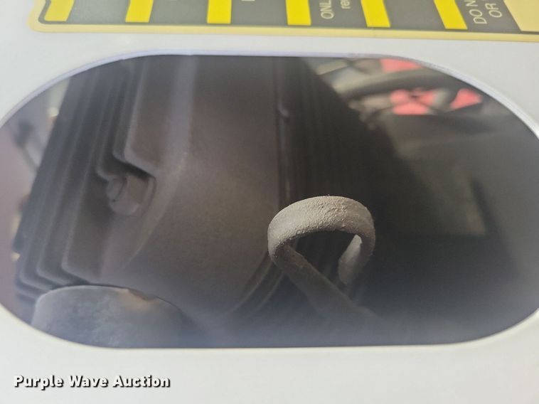 image for item IQ9805 2005 GMC C5500  utility / service truck