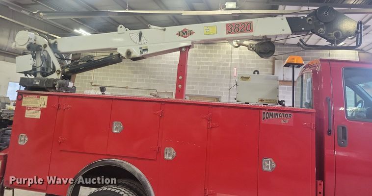 image for item IQ9805 2005 GMC C5500  utility / service truck